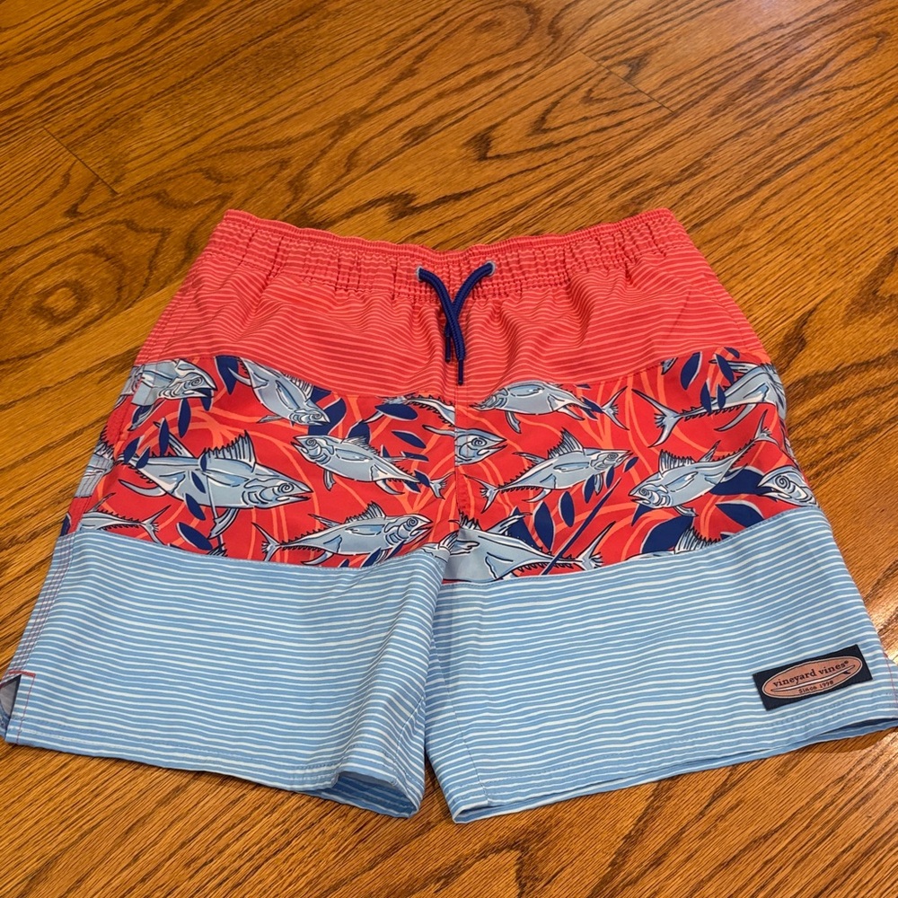 Vineyard Vines Boy’s Coral and Blue Fish Print Swim Trunks Size M 12-14